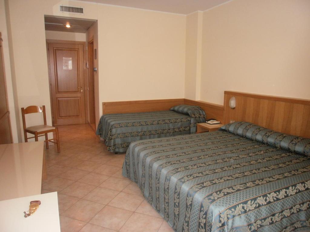 Hotel Manzoni Perugia Szoba fotó